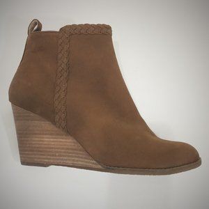 NWOT Caslon Whitney Wedge Nubuck Bootie - 9.5